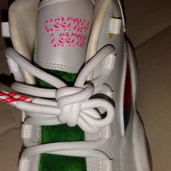 Allen Iverson questions custom-made candyland - Picture 4 of 9